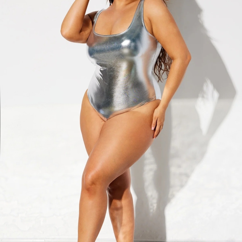 Fashion Nova Jodie Metallic 1 Piece Swimsuit - Silver